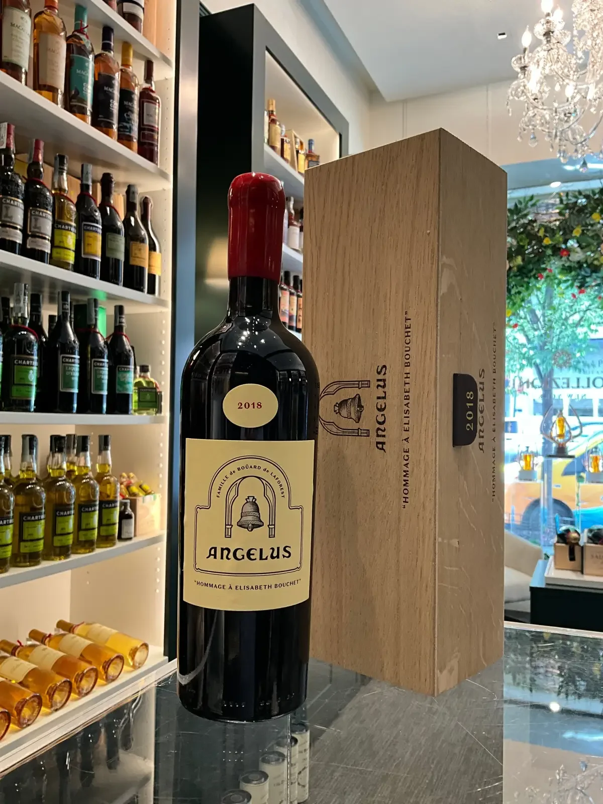 Chateau Angelus 2018 Hommage A Elisabeth Bouchet 750ml OWC — Chateau