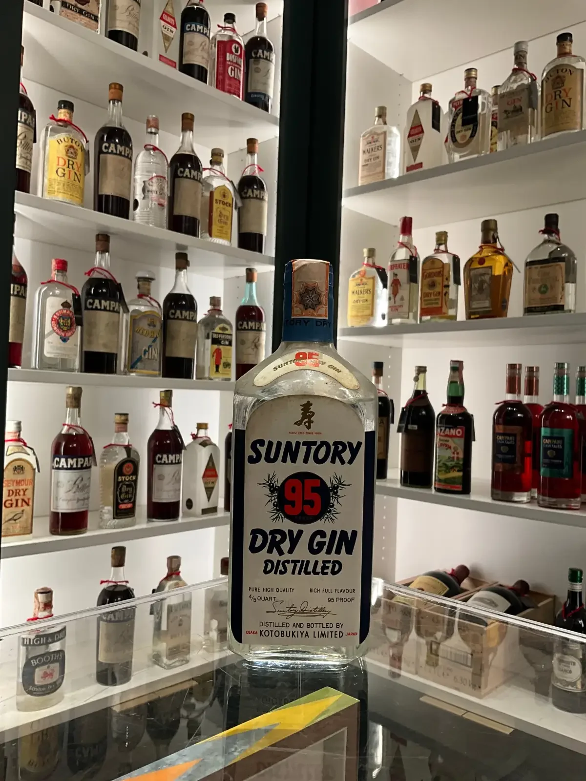 Suntory Dry Gin 75cl 1960/70s 95proof — Suntory