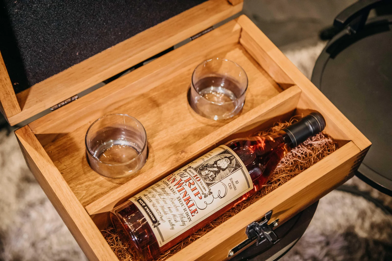 "World's Best Mom" Old Rip Van Winkle 10 Year Bourbon Handcrafted Mother's Day or Birthday Gift Box — Van Winkle